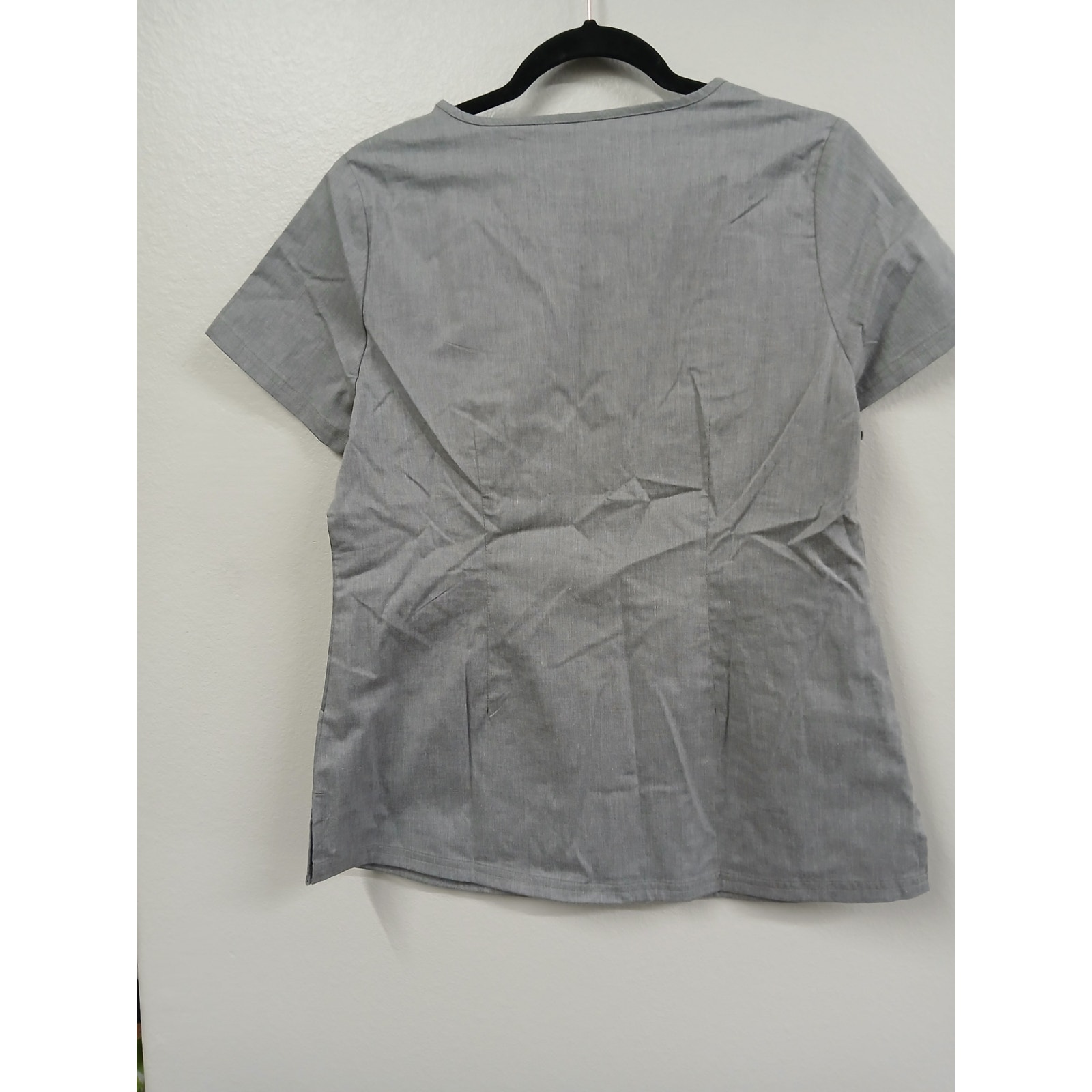 Ua Butter-Soft Stretch Women's 2-Pocket Asymmetric Keyhole Scrub Top Small — image 5 of 7